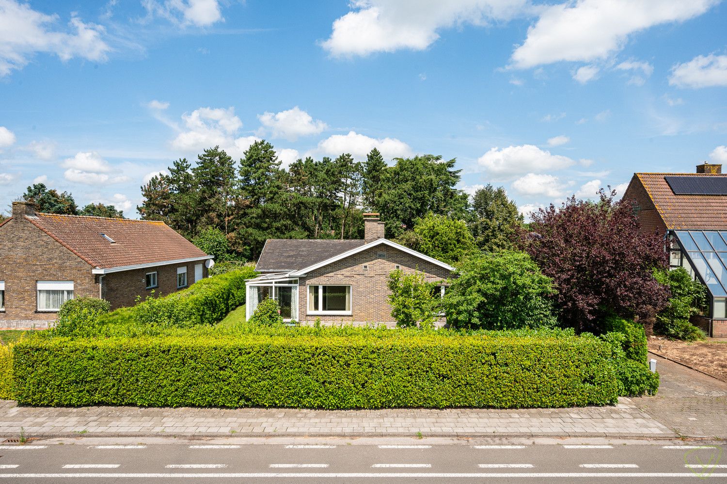 Te renoveren alleenstaande woning omgeven door het groen en op enkele minuten van het centrum! foto 24