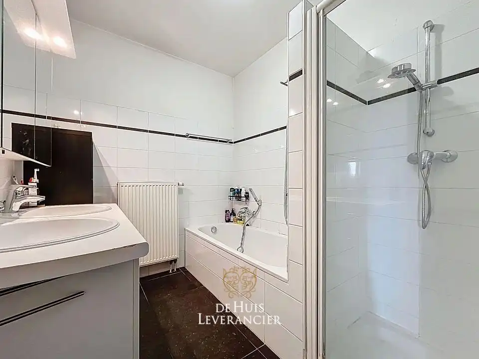 Lichtrijk en instapklaar appartement (100 m²) met zonnig terras in Molenveld Edegem! foto 25