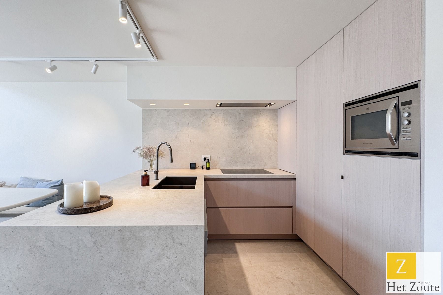 Gerenoveerd duplexappartement met ruim terras foto 9