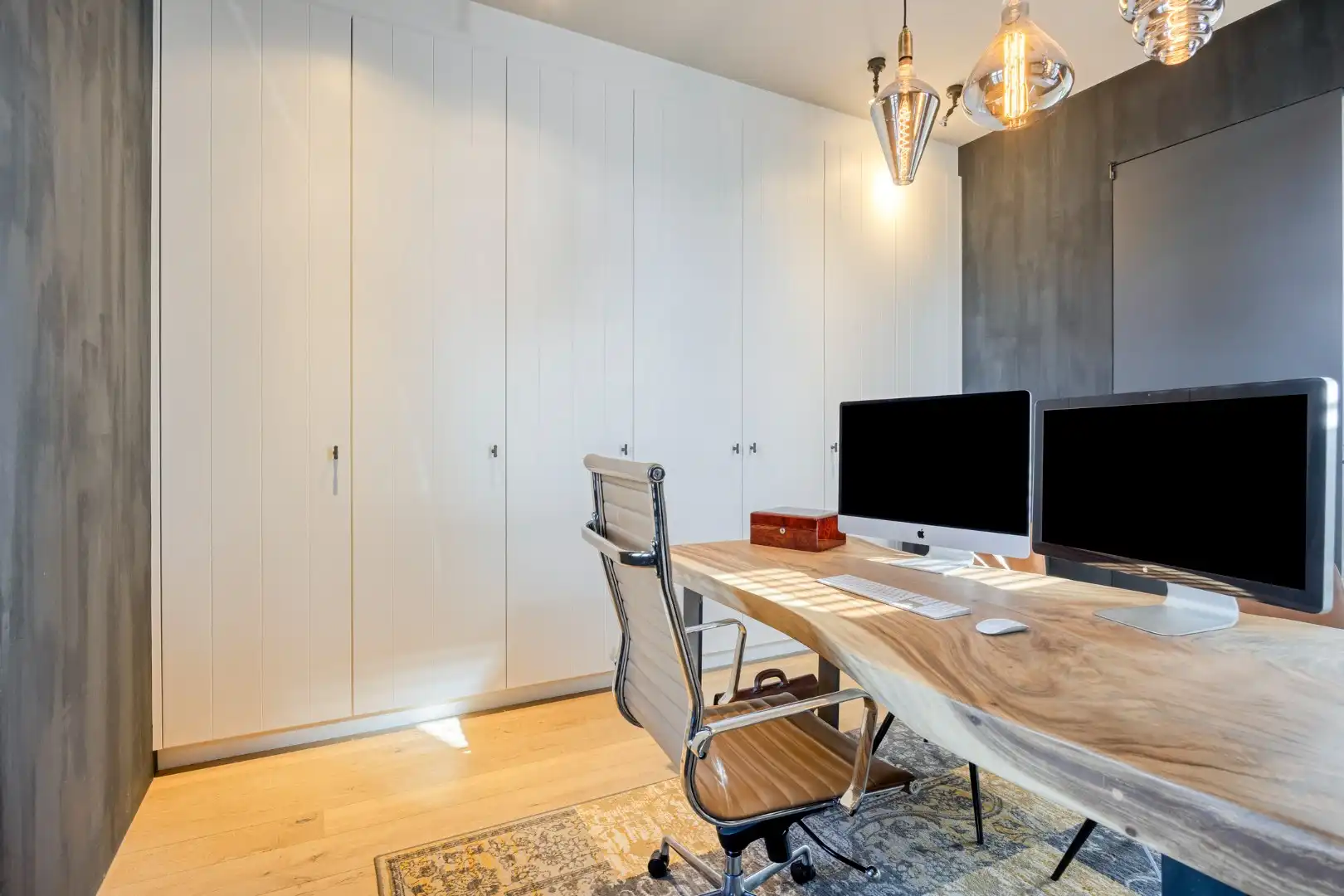 Prachtig afgewerkte villa met 4 slpks en 2 badkamers , landelijk gelegen op 1.080 m² ! foto 9