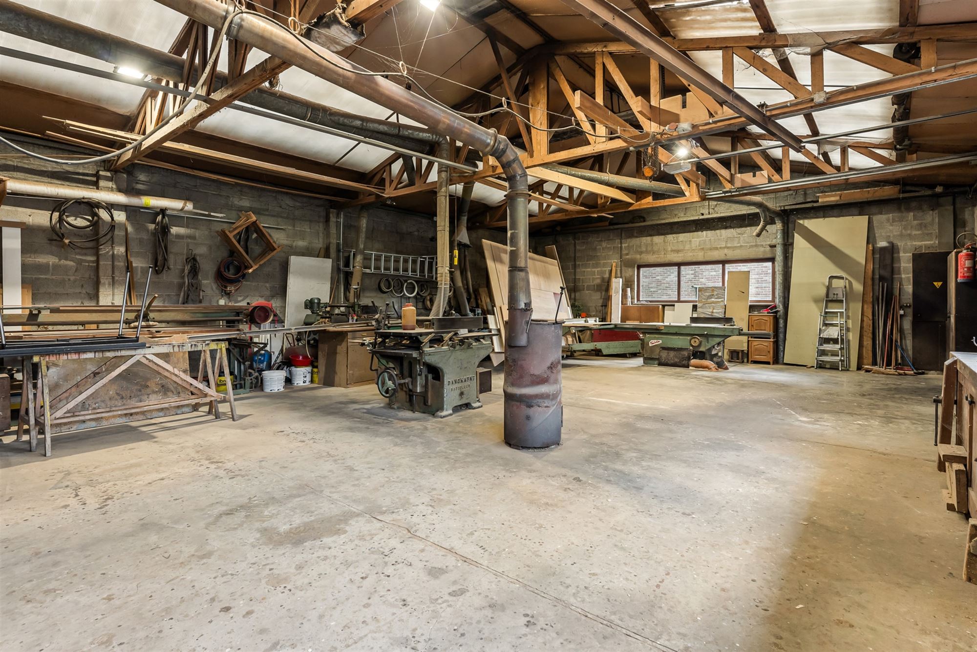 RUIME WONING (CA 250M2) VOLLEDIG ONDERKELDERD MET WERKHUIS VAN 130M2 foto 16