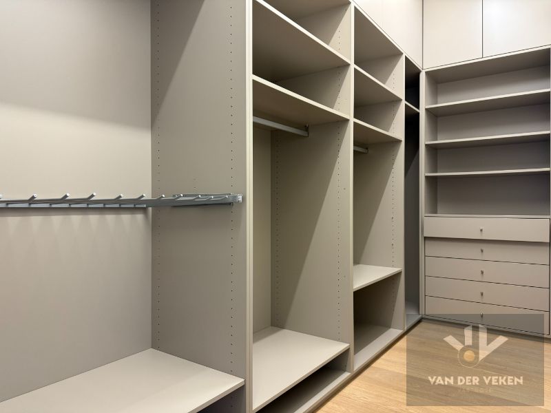 HOOGWAARDIG AFGEWERKT GELIJKVLOERS VILLA-APPARTEMENT foto 10