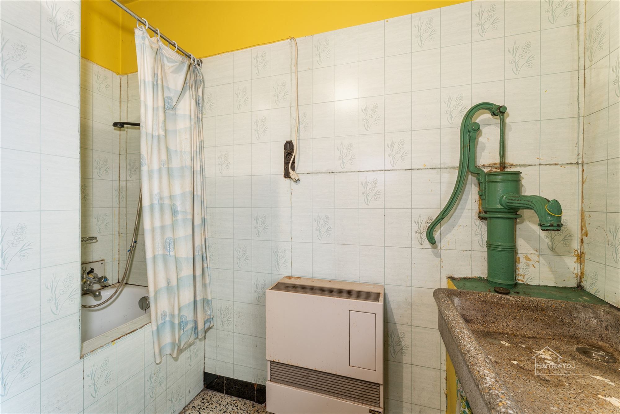 Ruime rijwoning met potentieel op het dorp!  foto 10