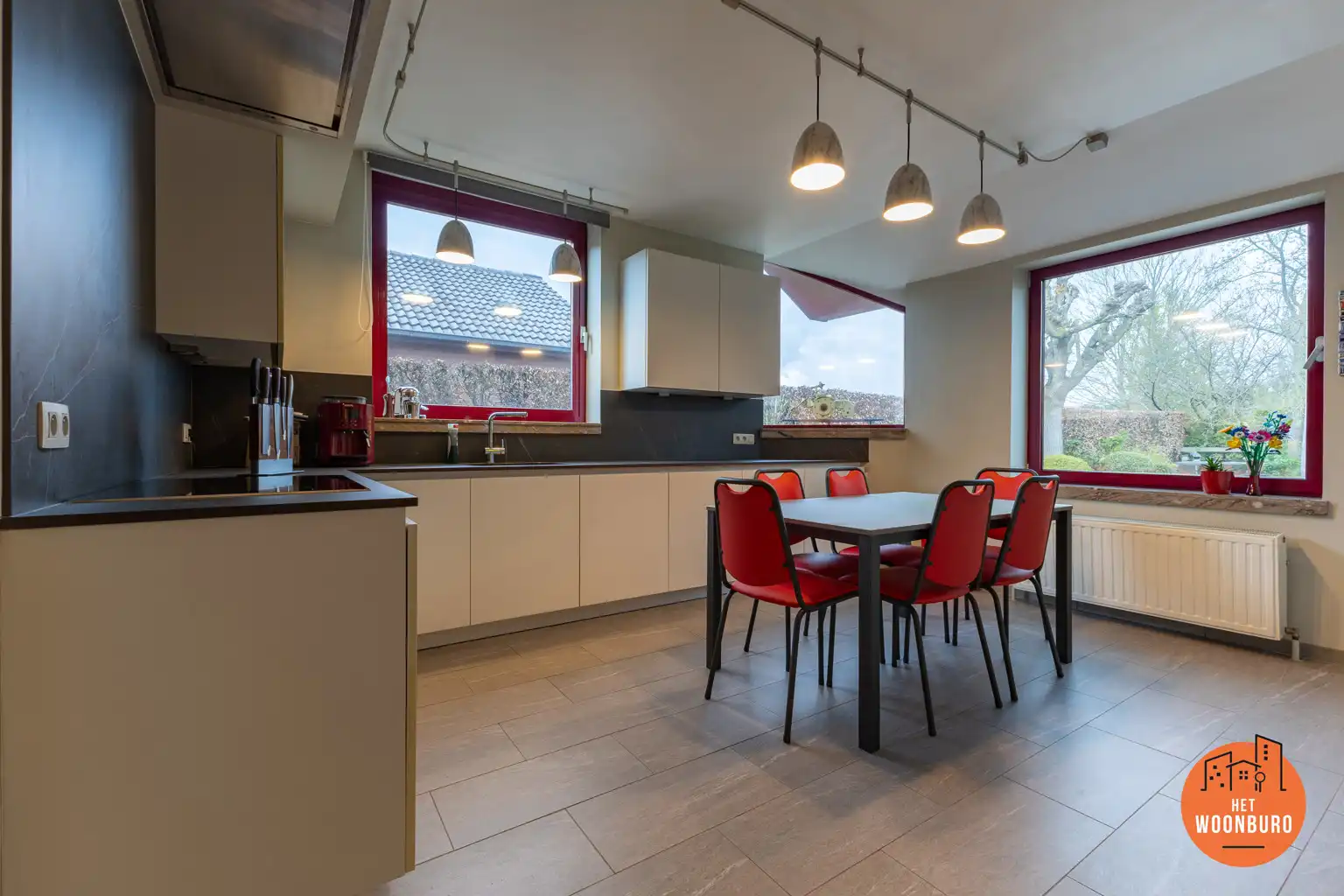 Ruime woning: 5 slpks, garage en grote tuin op toplocatie foto 10