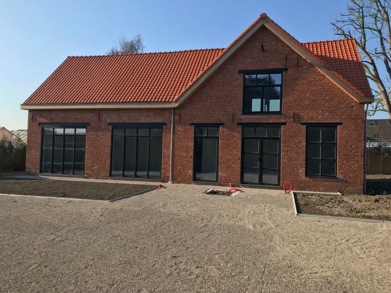 --- NIEUW --- Prachtig karaktervol vernieuwd 1-slaapkamerappartement met 2 autostaanplaatsen. foto 2