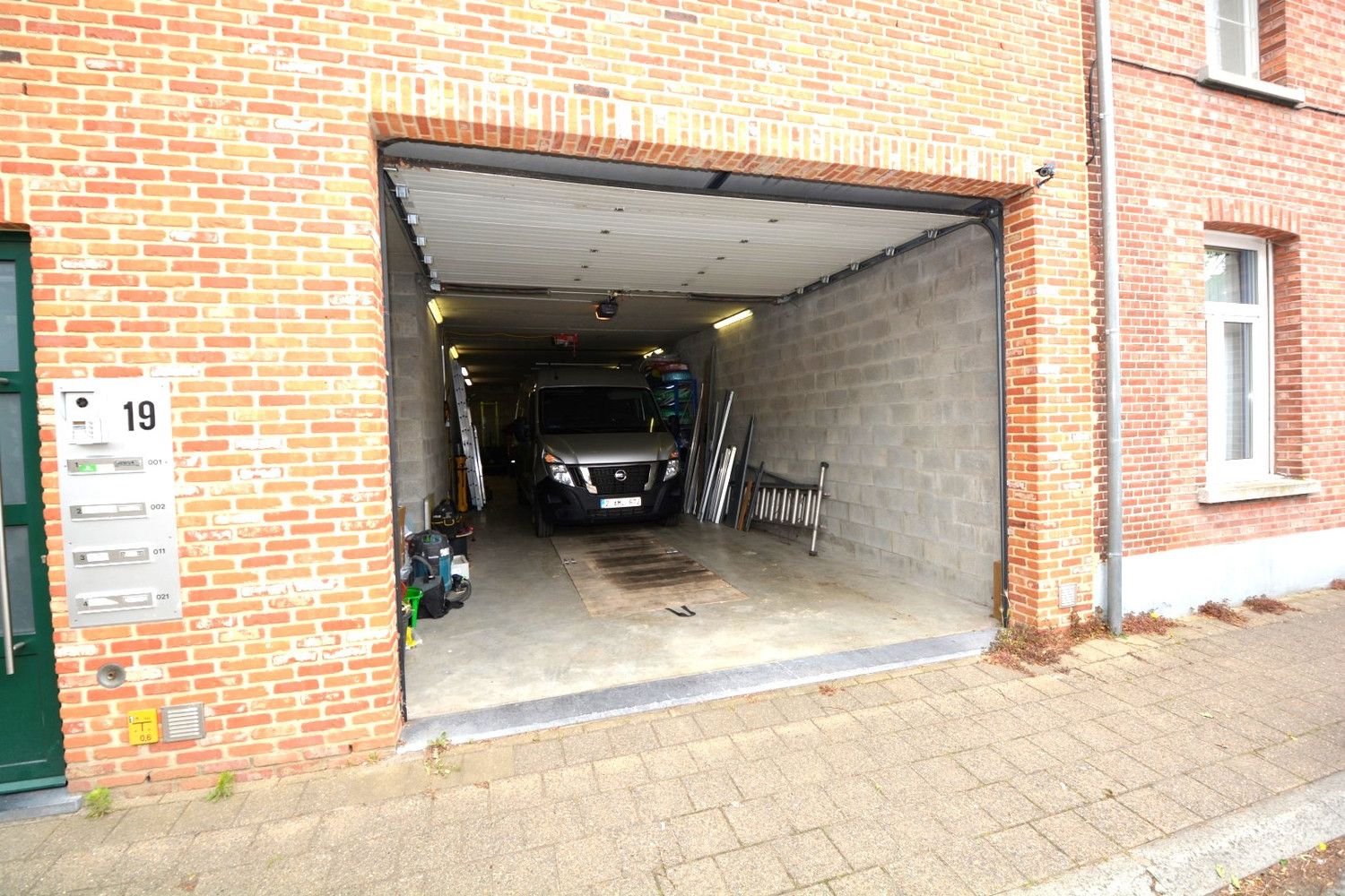 POLYVALENT MAGAZIJN TE CENTRUM OELEGEM! foto 2