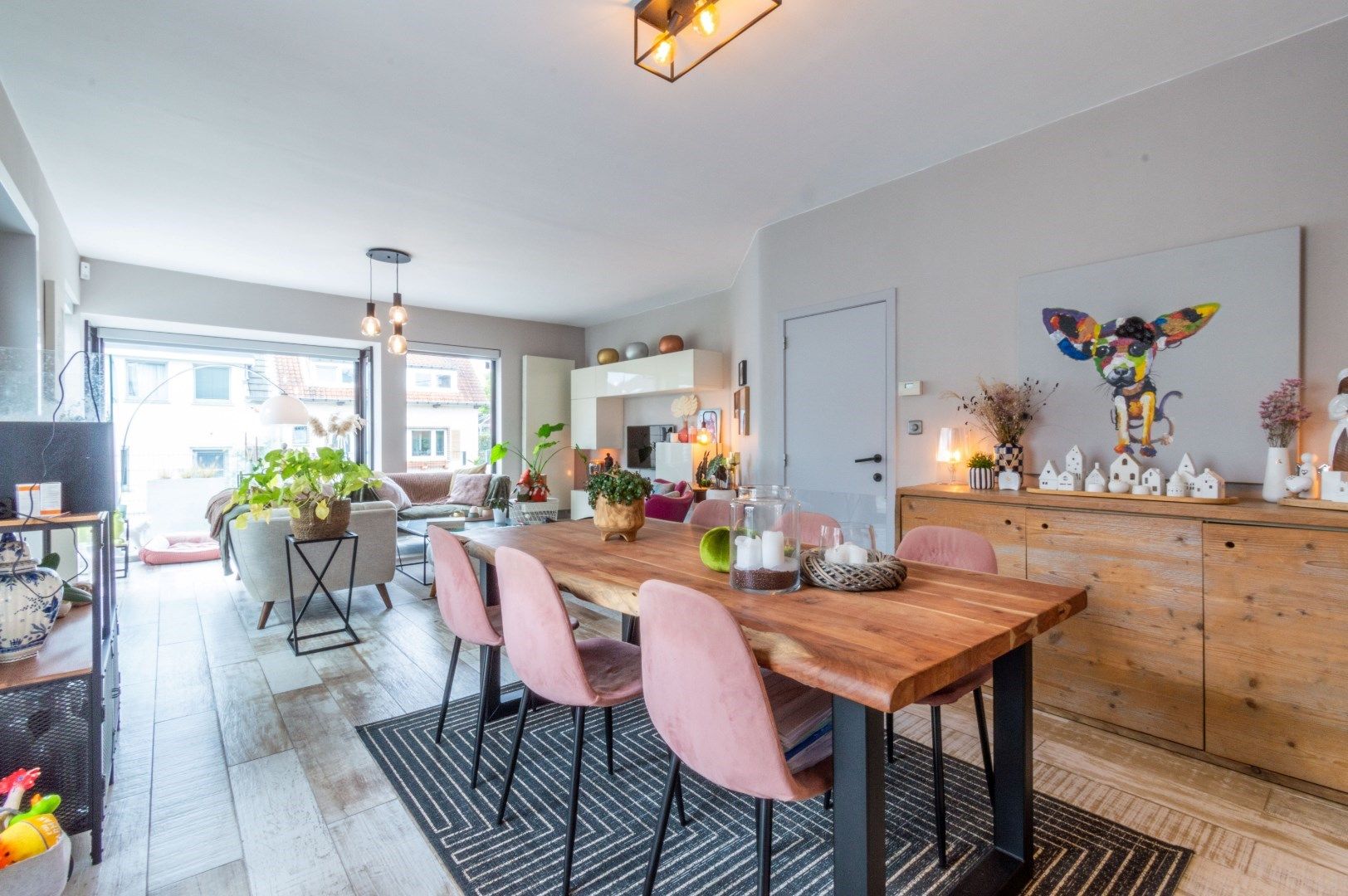 Welgelegen en instapklare 3-gevelwoning met oa. 3 slaapkamers! foto 3