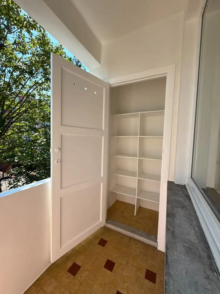 Mooi, gerenoveerd twee-slaapkamerappartement op het tweede verdiep foto 14