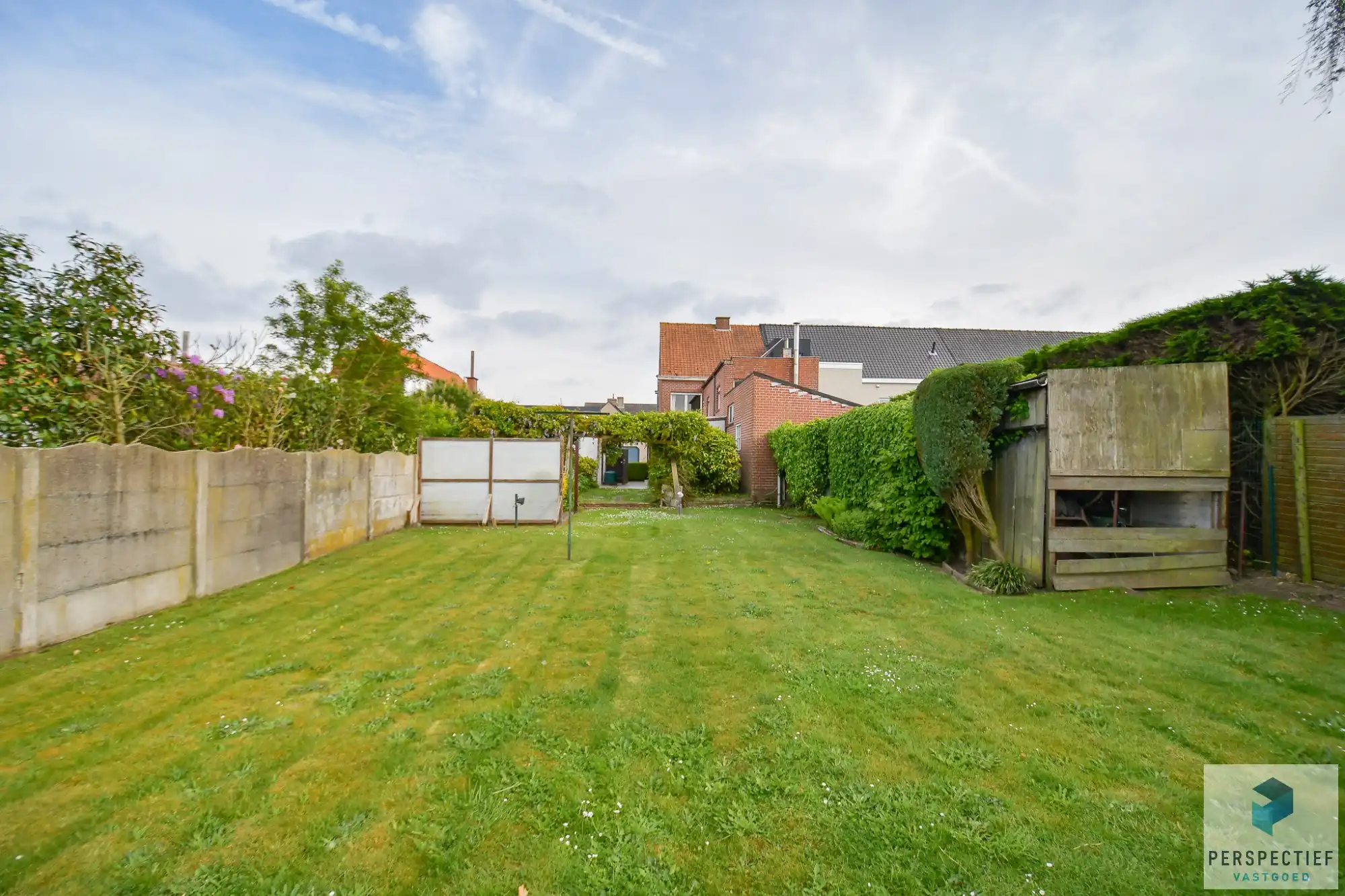 Rustig en centraal gelegen woning met landelijk uitzicht, grote garage en tuin foto 3