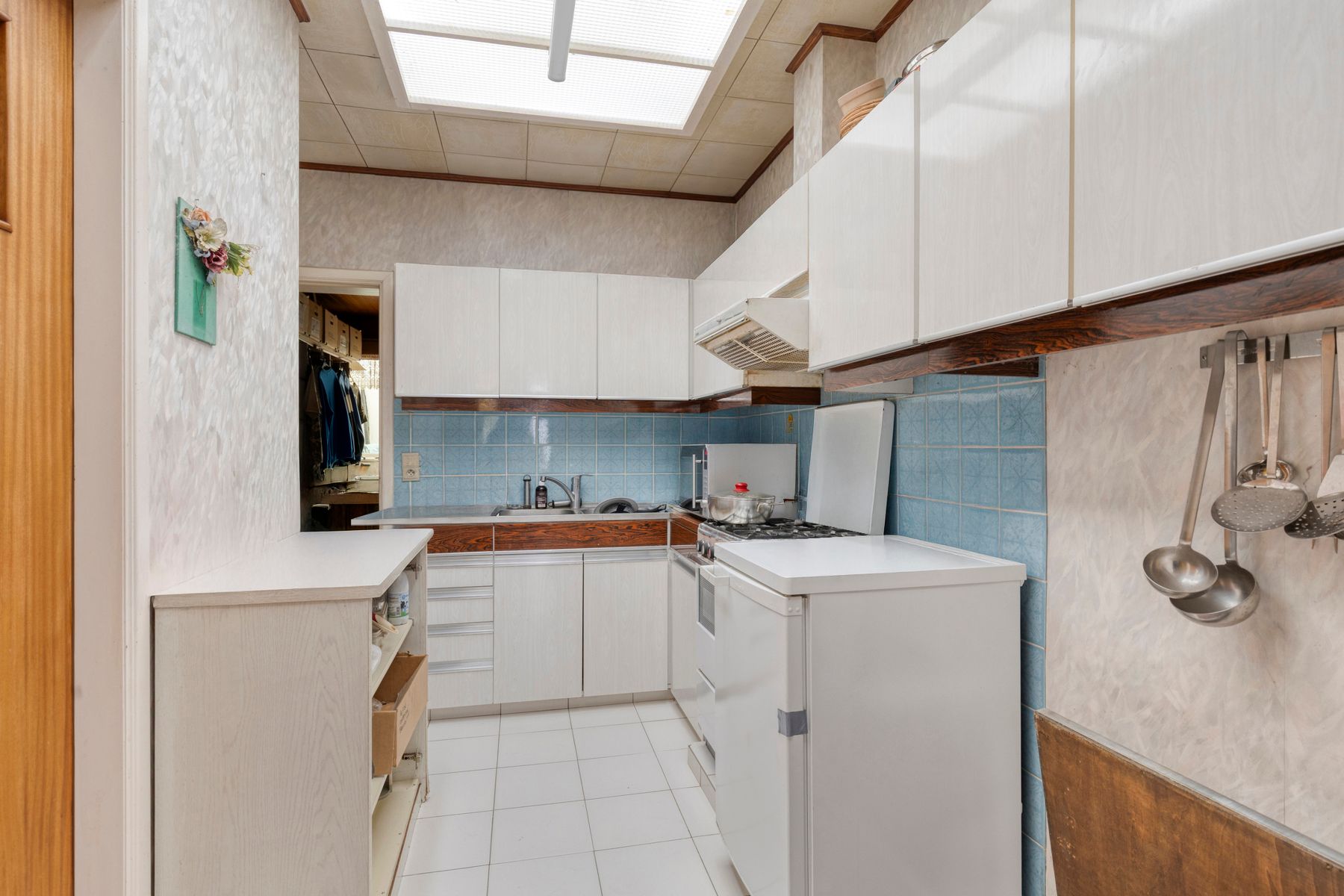 Te renoveren woning met ruime tuin. foto 5