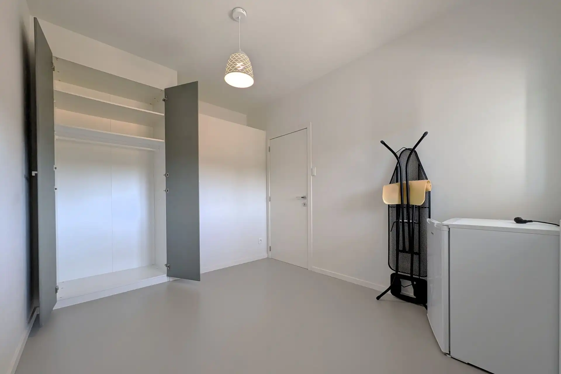 Instapklaar gerenoveerd appartement met 2 slaapkamers en 2 terrassen foto 14