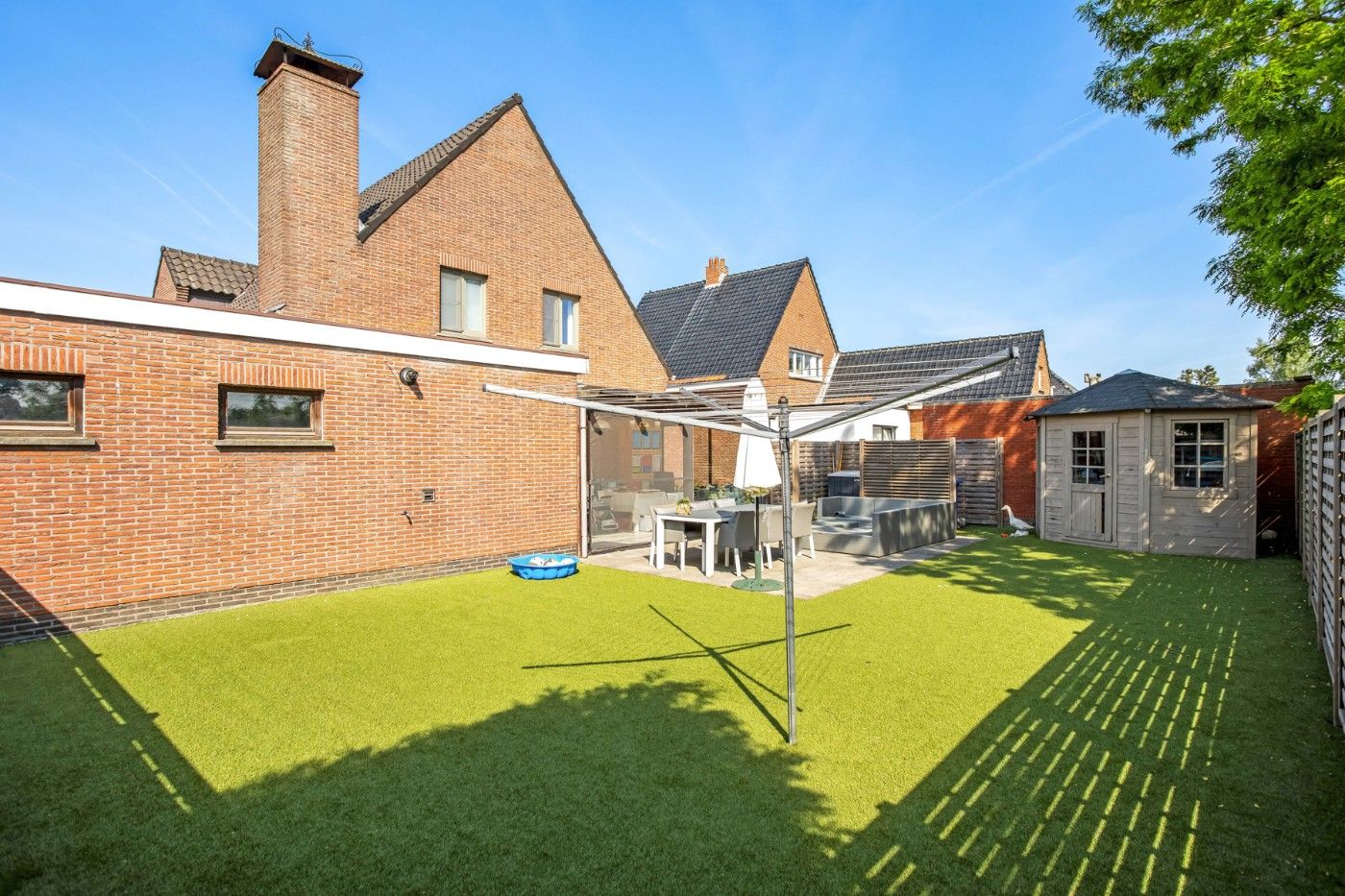 Vrijstaande, charmante woning met 3 grote slpk. en garage op 398 m² foto 21