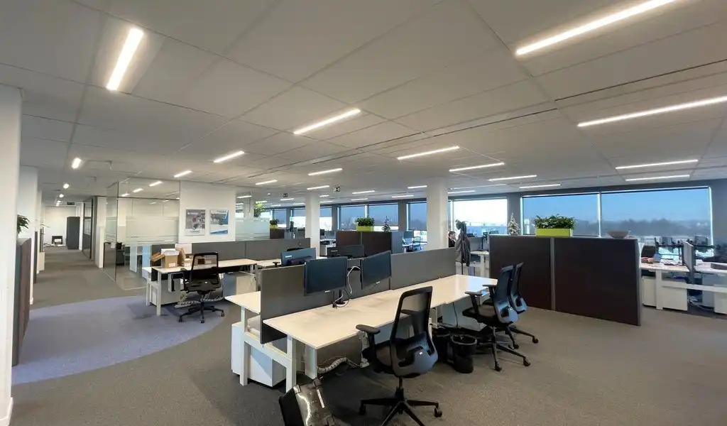 Gelijkvloers kantoor te huur in The Sage in Berchem foto 5