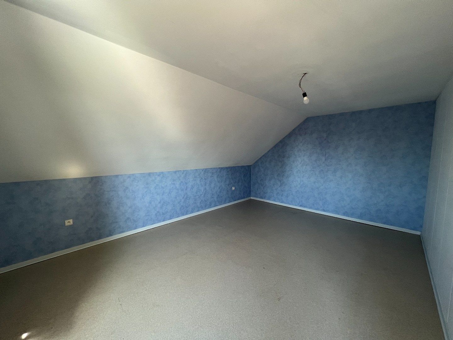 GEZELLIG GELIJKVLOERS APPARTEMENT TE HUUR IN LANGEMARK foto 11