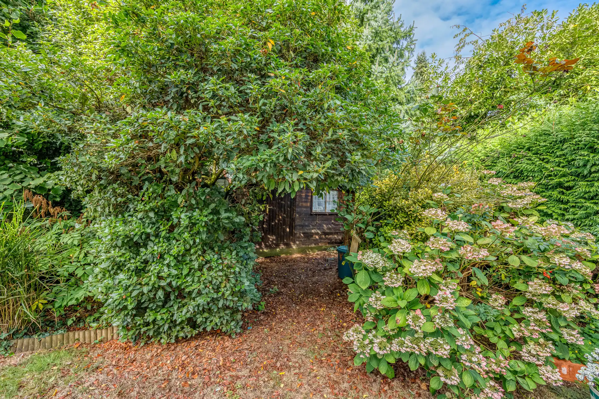 Gelijkvloers appartement met riante tuin, garage met oprit foto 3
