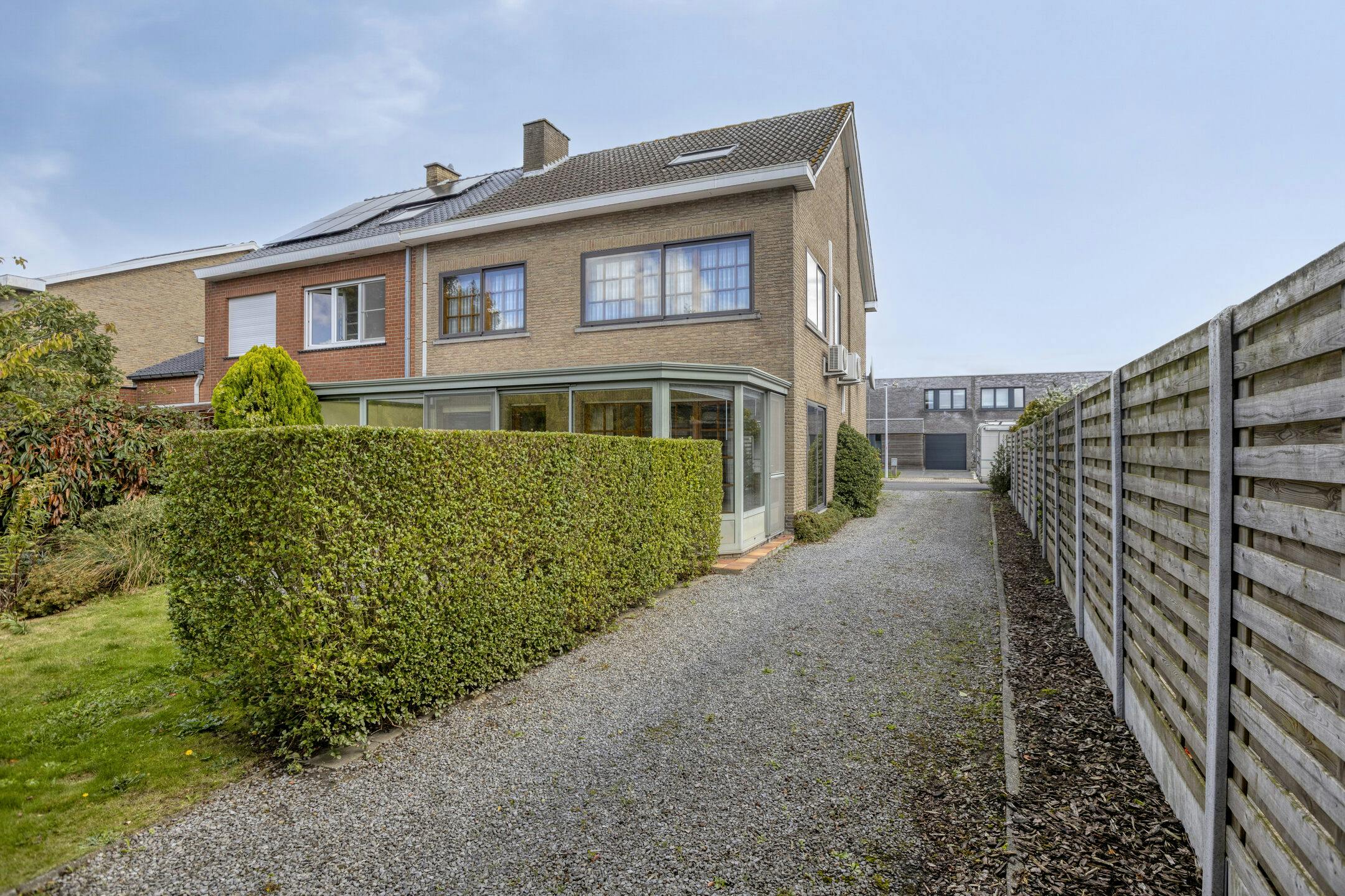 Halfopen huis te koop in Ieper met 4 kamers, tuin en garage foto 18