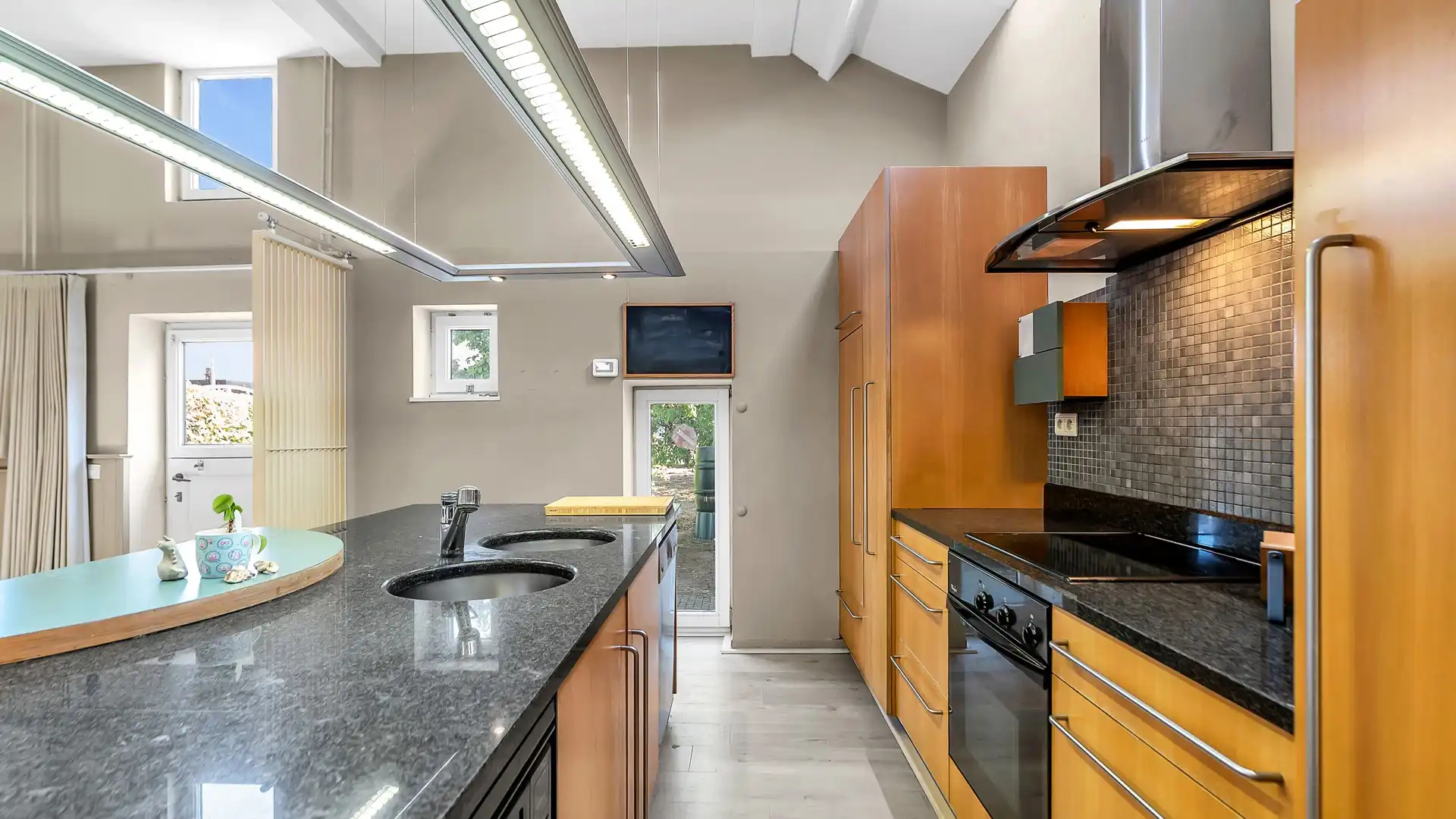Authentieke hoevewoning met 4 slaapkamers, royale leefruimtes en idyllische ligging in het rozendorp Geistingen foto 11