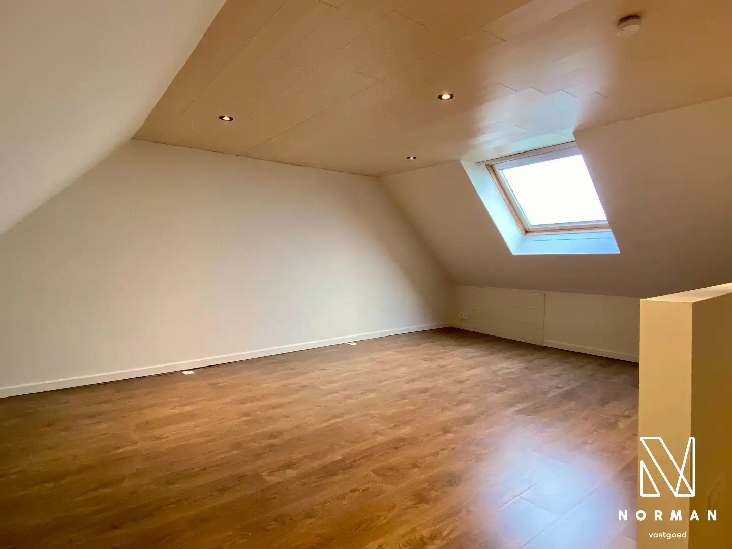 Ruime woning met drie slaapkamers te huur in Aalbeke foto 3