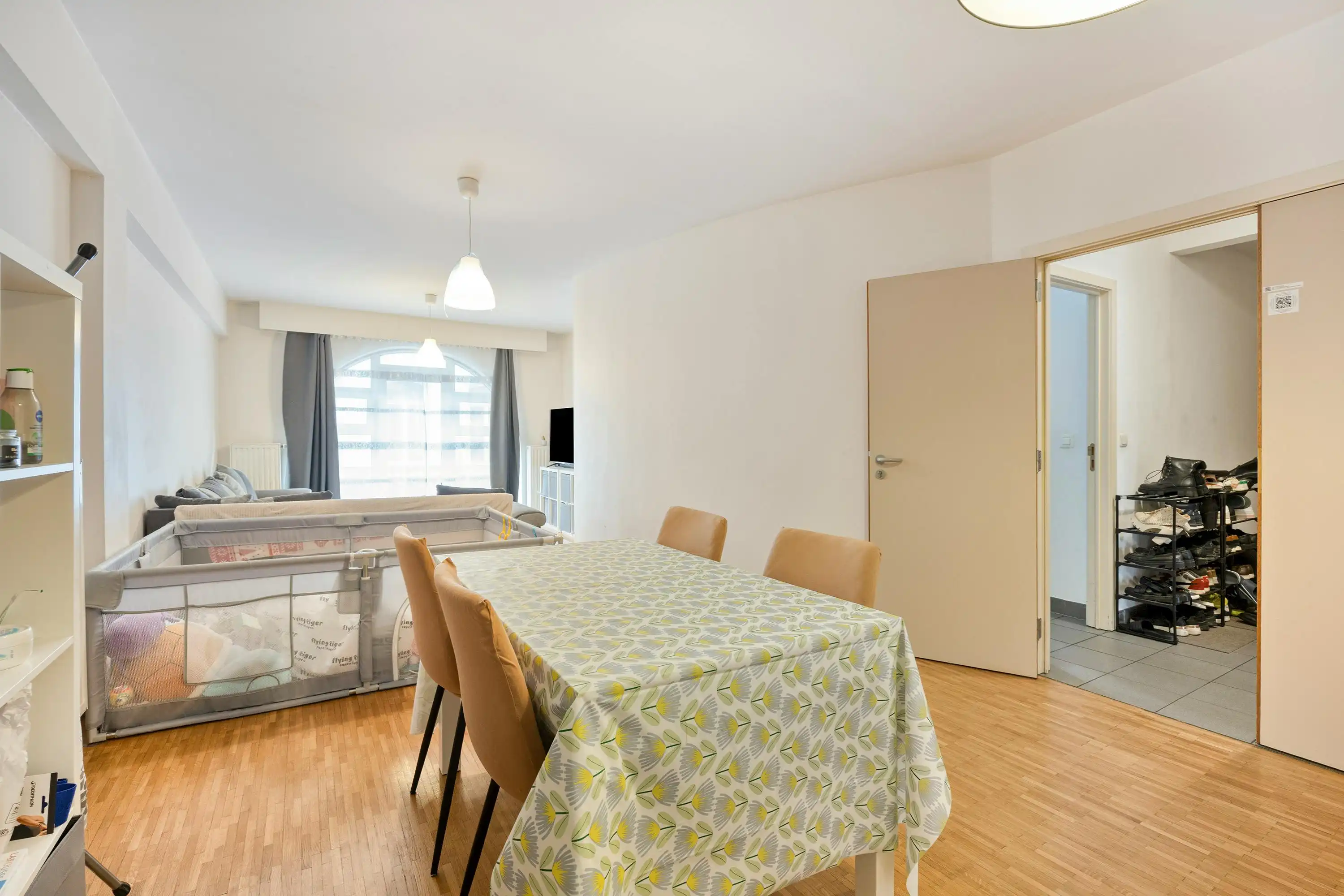 Appartement met twee slaapkamers en balkon gelegen in Elsene. foto 5