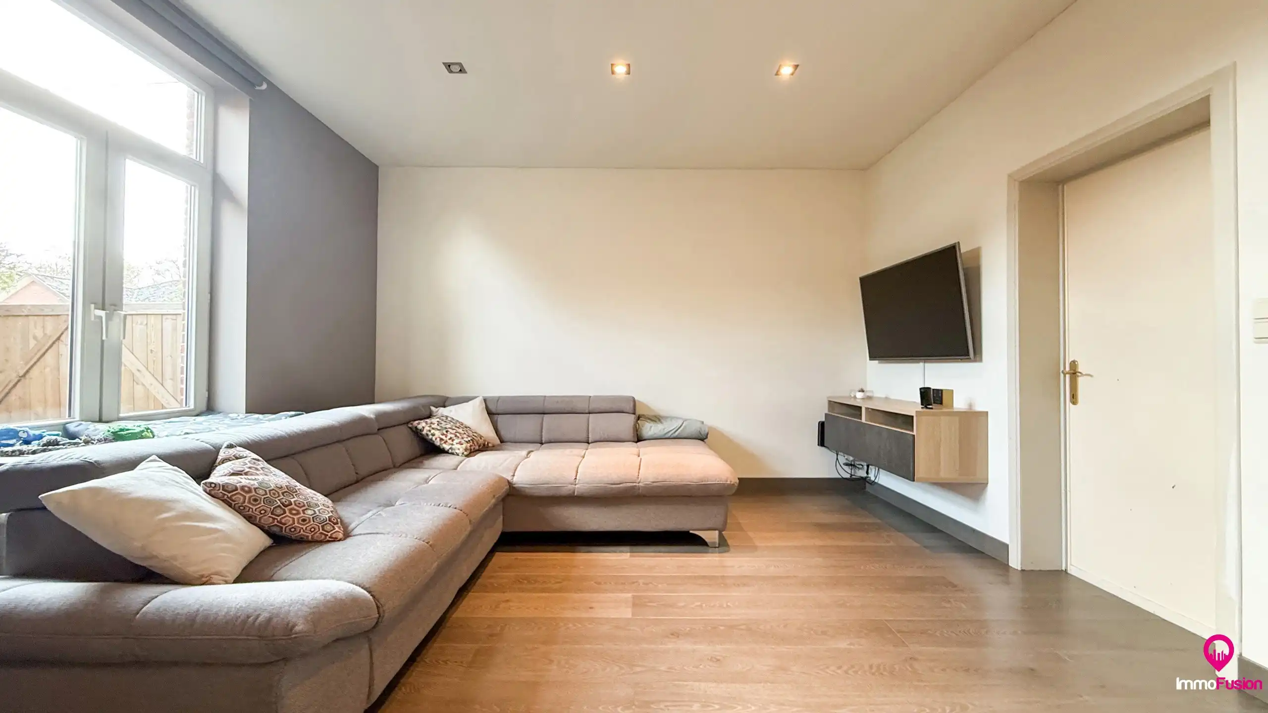 Charmante woning met 5 slaapkamers op een ruim perceel foto 11