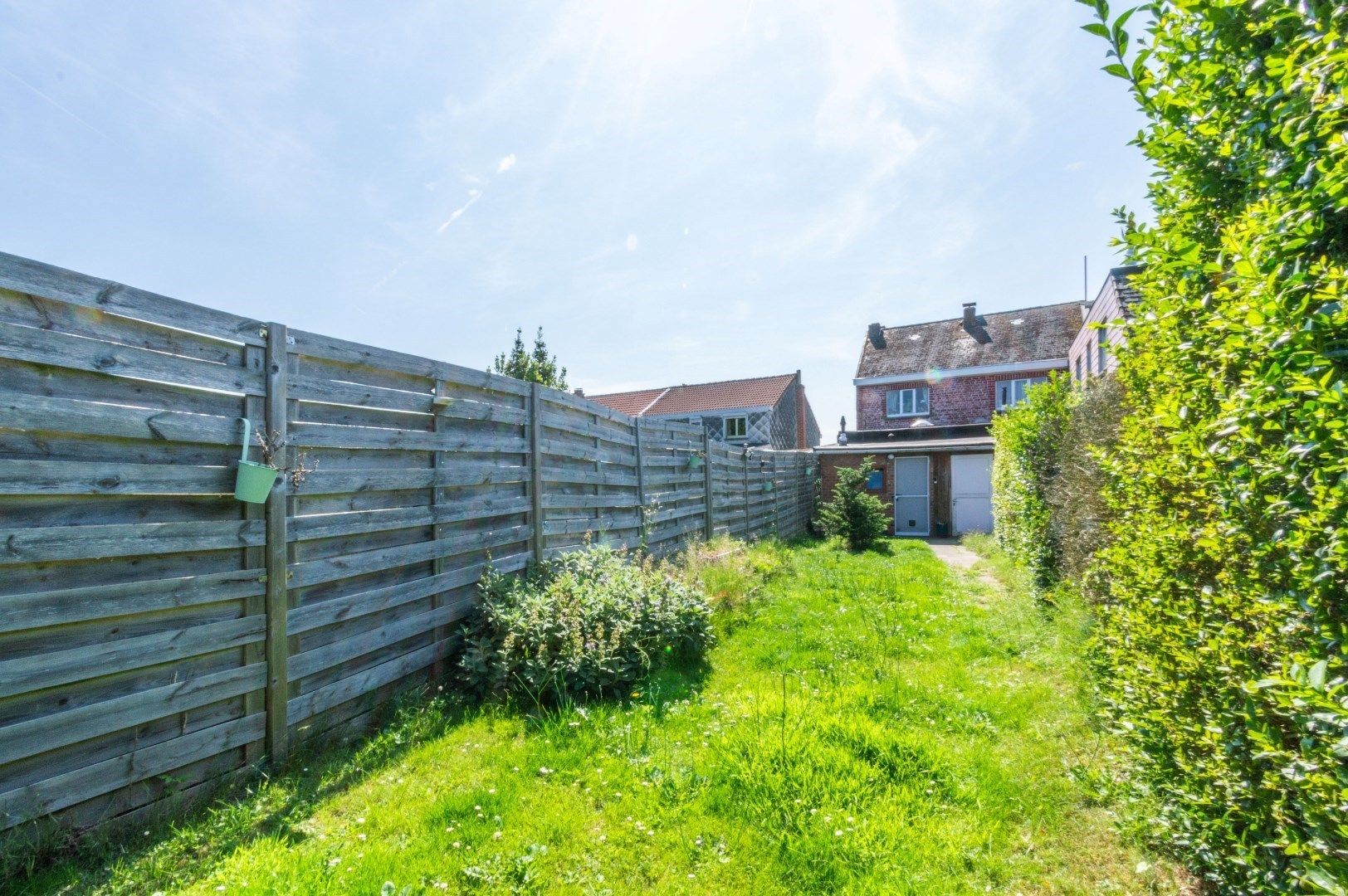 DRIEGEVEL WONING MET 2 SLAAPKAMERS & TUIN ! foto 6