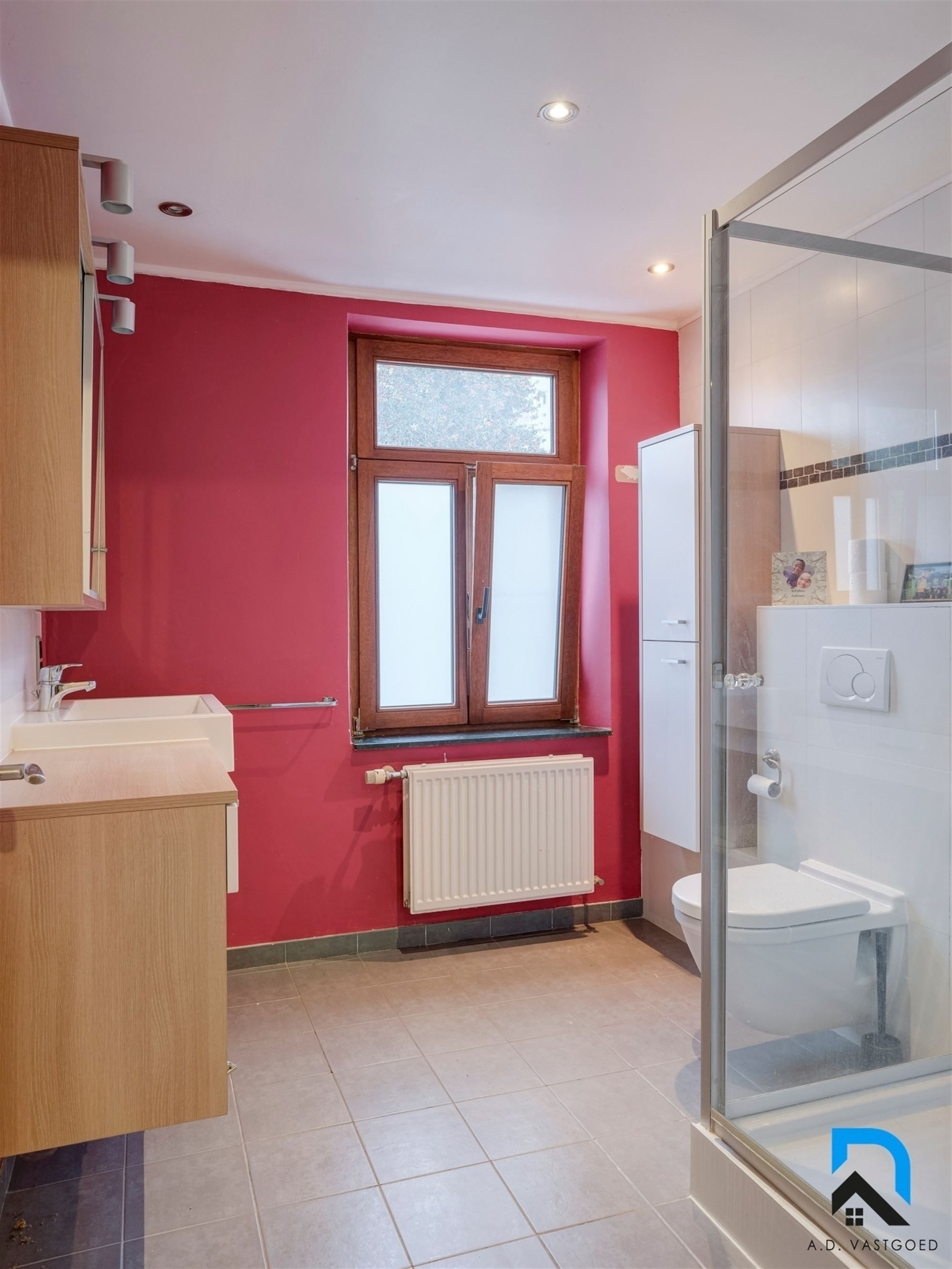 Bijzonder mooi gerenoveerde woning voorzien van 5 slaapkamers foto 22