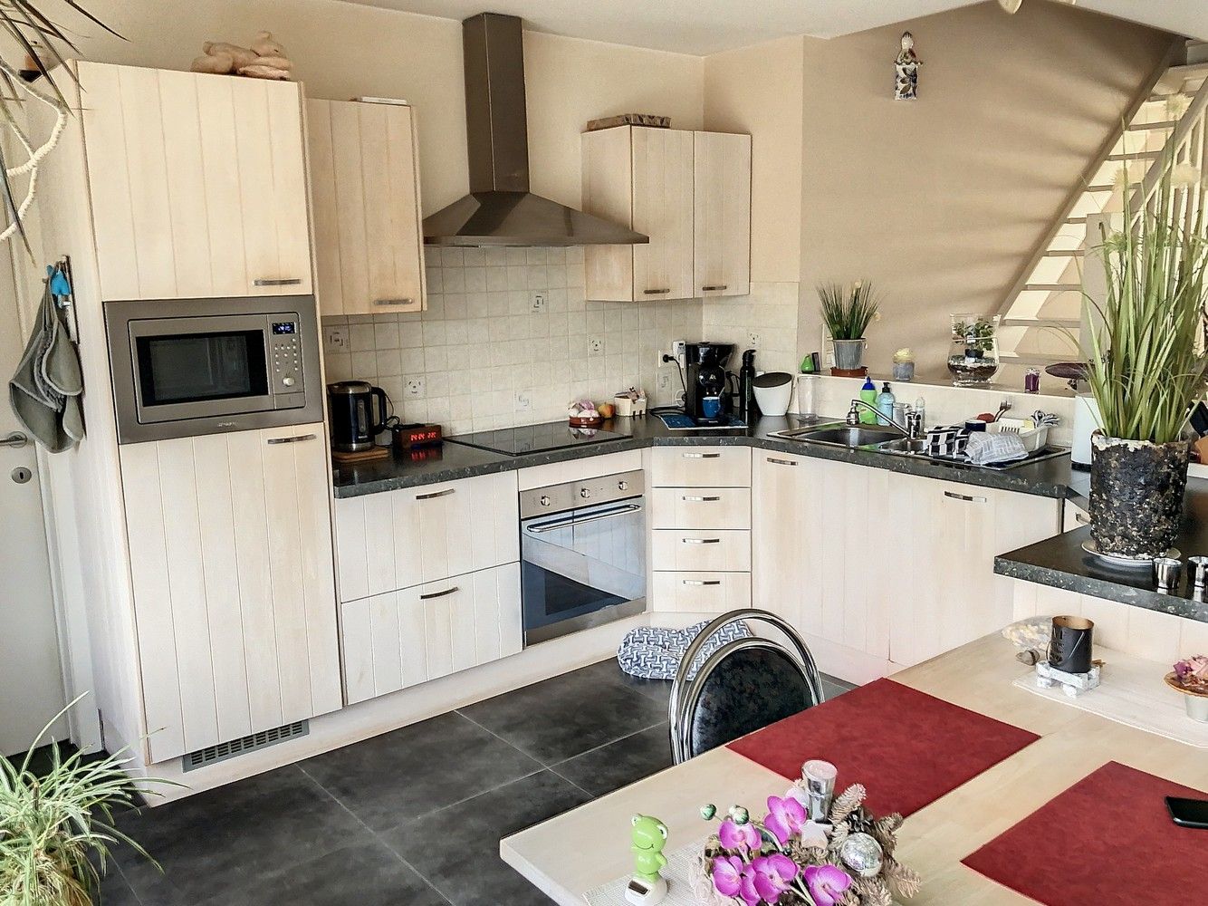 Fijn duplex appartement gelegen in het centrum van Mol-Wezel met mooie lichtrijke leefvertrekken foto 6
