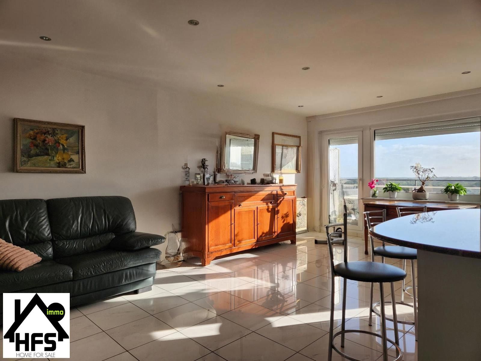 Knap appartement met top uitzicht en 3 kamers foto 2