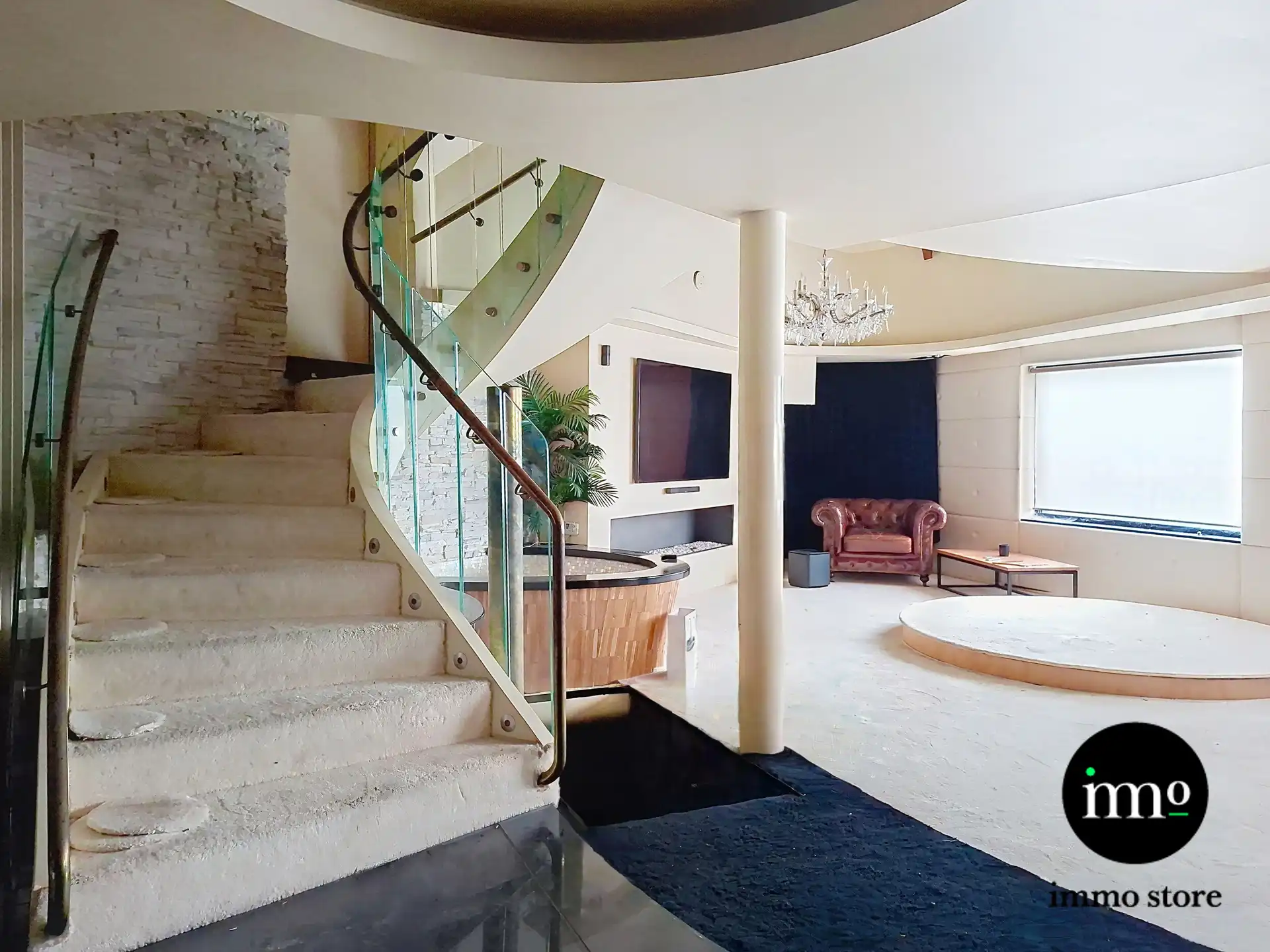 Nightclub met 4 bars en veel meer! foto 26