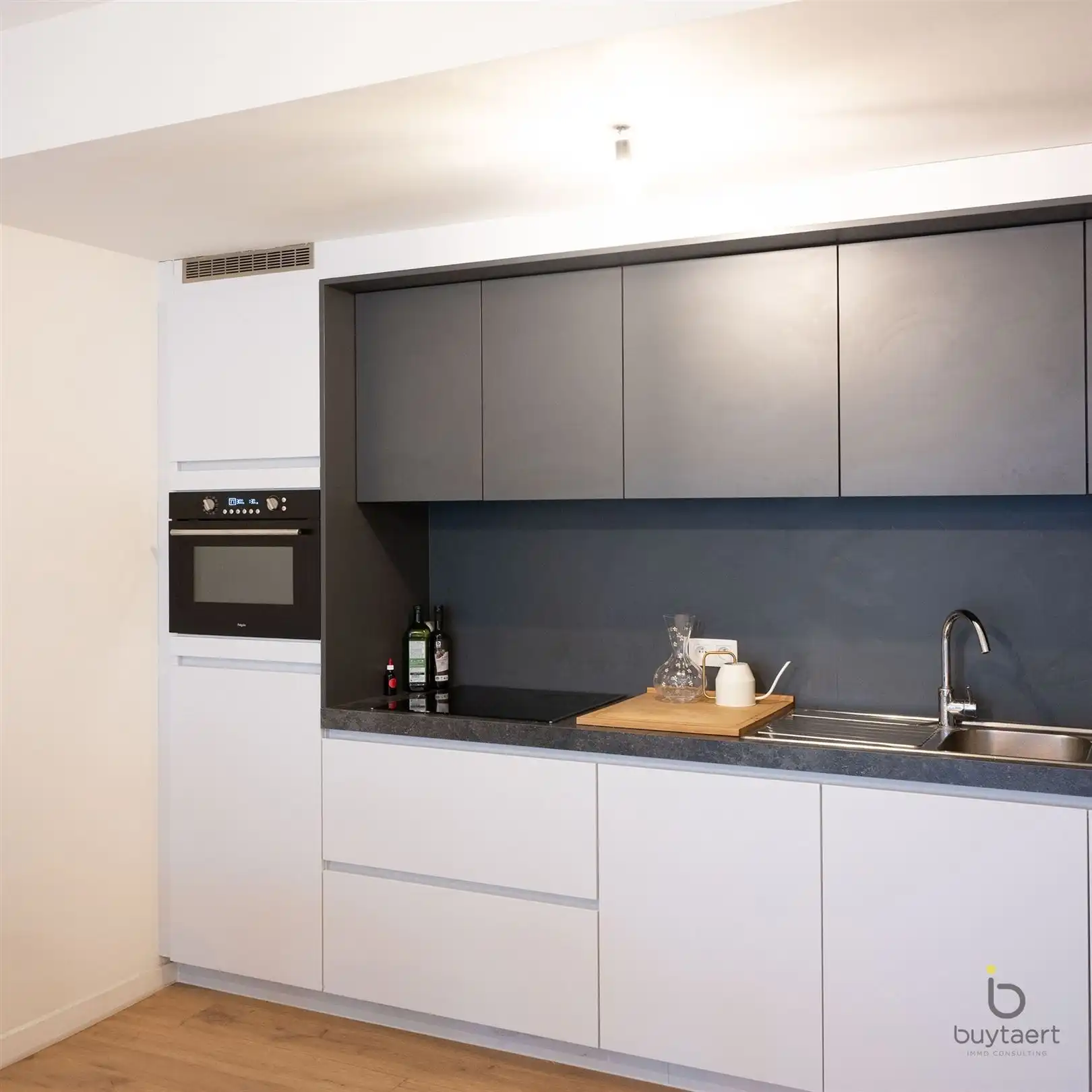 Stijlvol 1-slaapkamer appartement met terras en zicht op Kempisch Dok foto 6