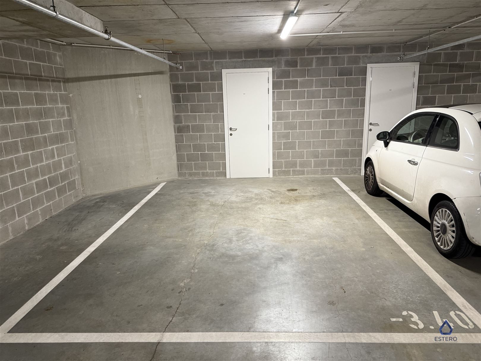 Ondergrondse parkeerplaats te Antwerpen foto {{pictureIndex}}