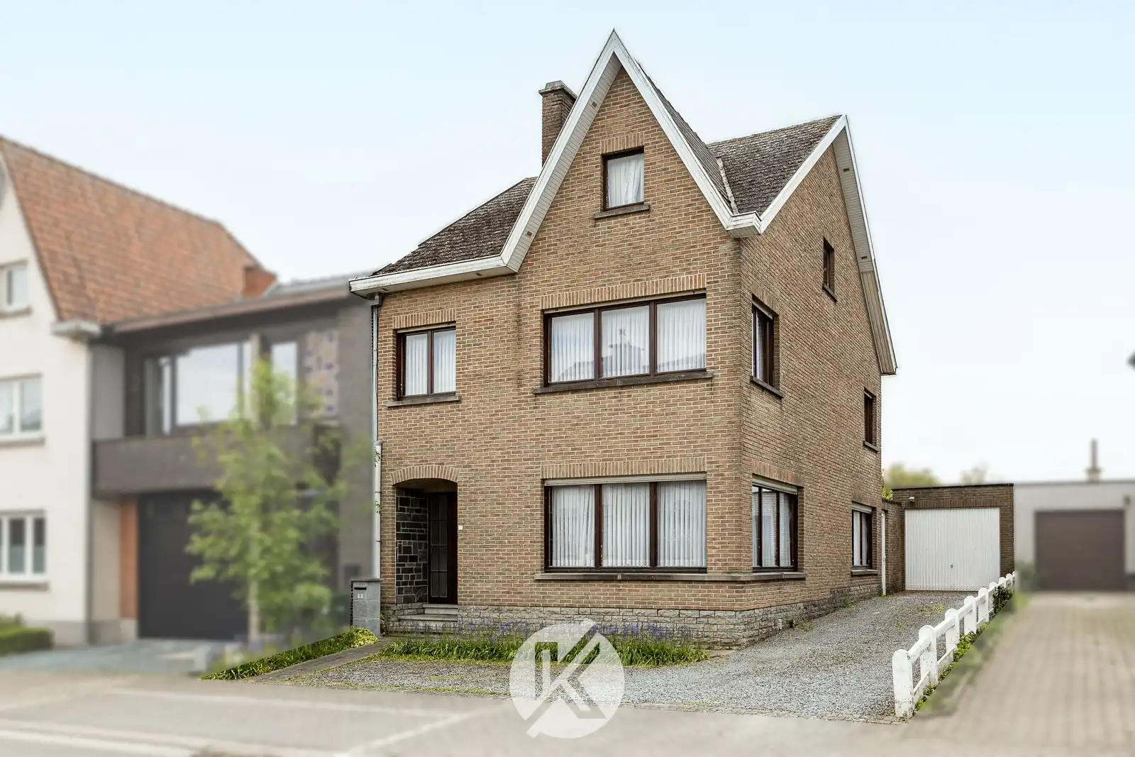 Solide woning met loods van 80m² foto {{pictureIndex}}
