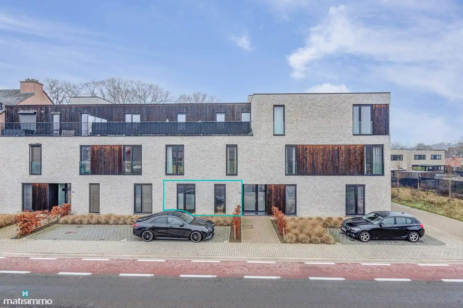 MODERN, ENERGIEZUINIG APPARTEMENT MET RIANT TERRAS EN AUTOSTAANPLAATS TE BERINGEN foto {{pictureIndex}}