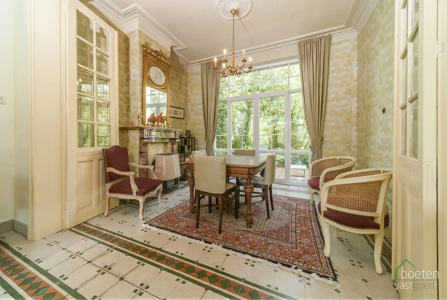 ALVERINGEM: Karaktervolle herenwoning uit het interbellum (jaren 30) met authentieke geveldetails en een warm landelijk interieur op 3.253 m² totale grondopp. foto 7