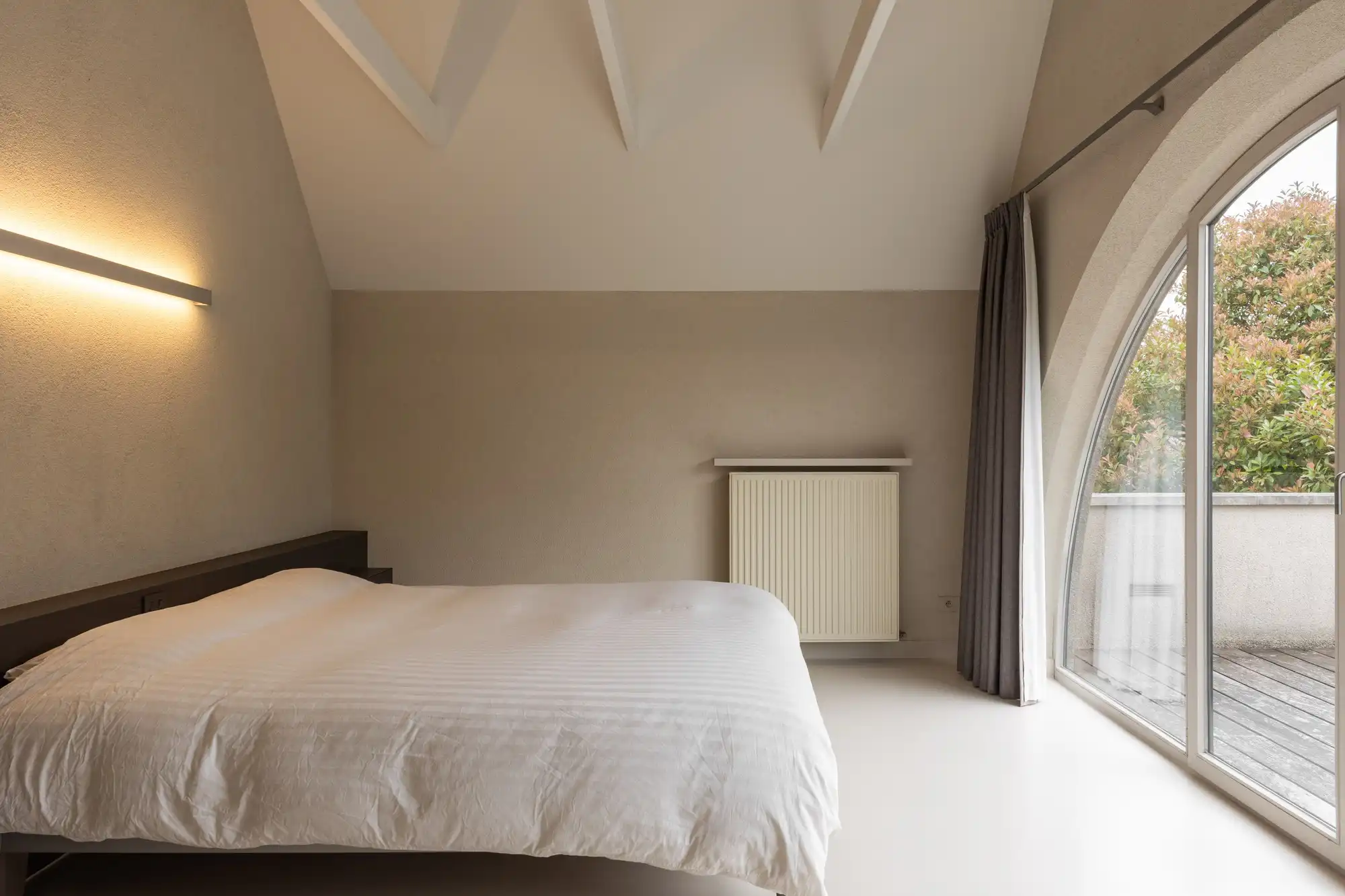 Rustig gelegen vernieuwde villa foto 23