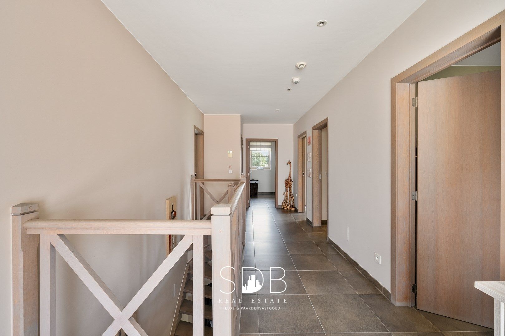 Moderne villa met gezinstuin en zwembad op 1.685m²  foto 11