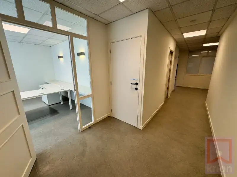 Handelsruimte ±170m²  te huur in centrum Geel! foto 3