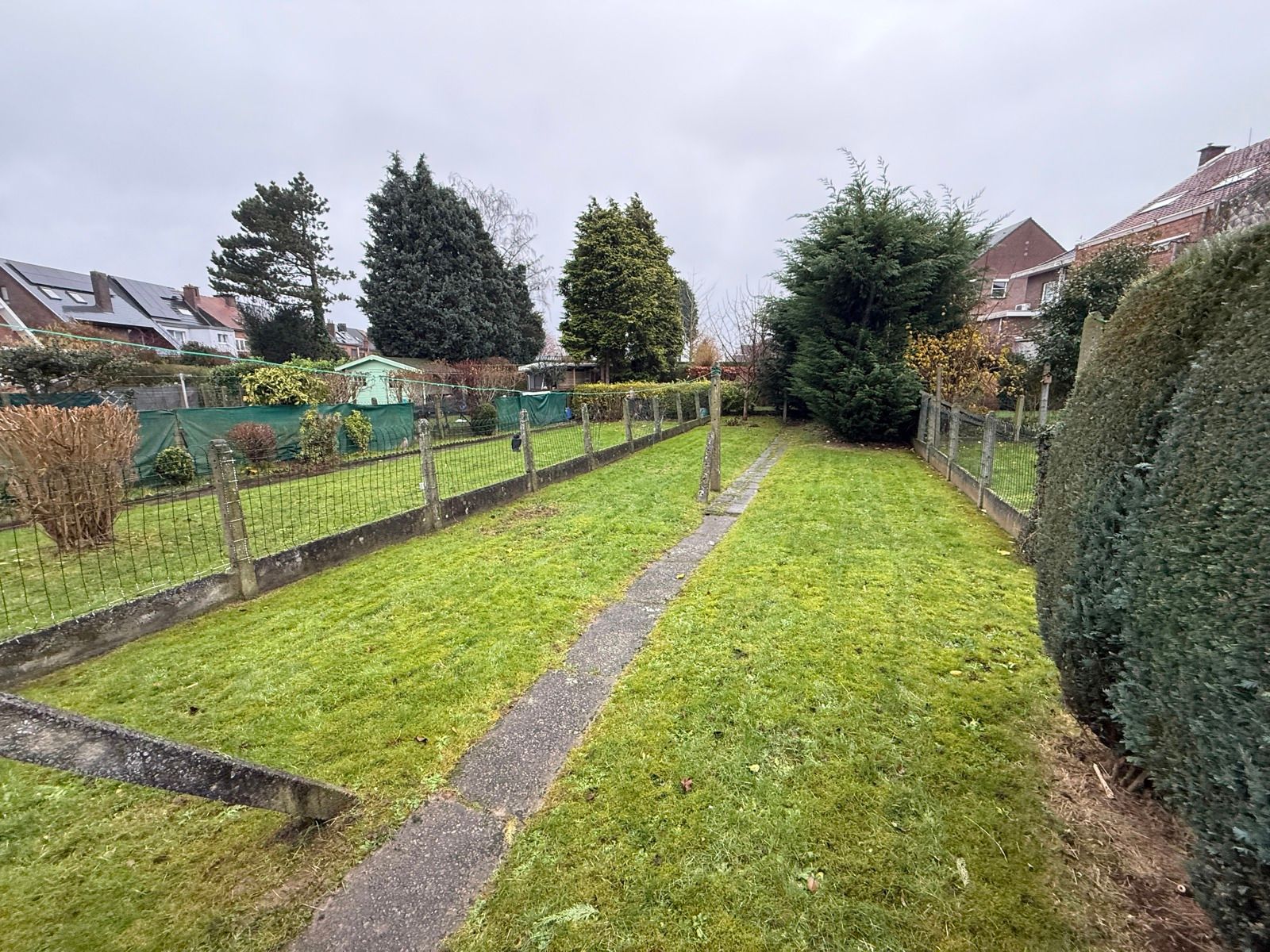 Stevig gebouwde woning met 3 slaapkamers en tuin foto 2