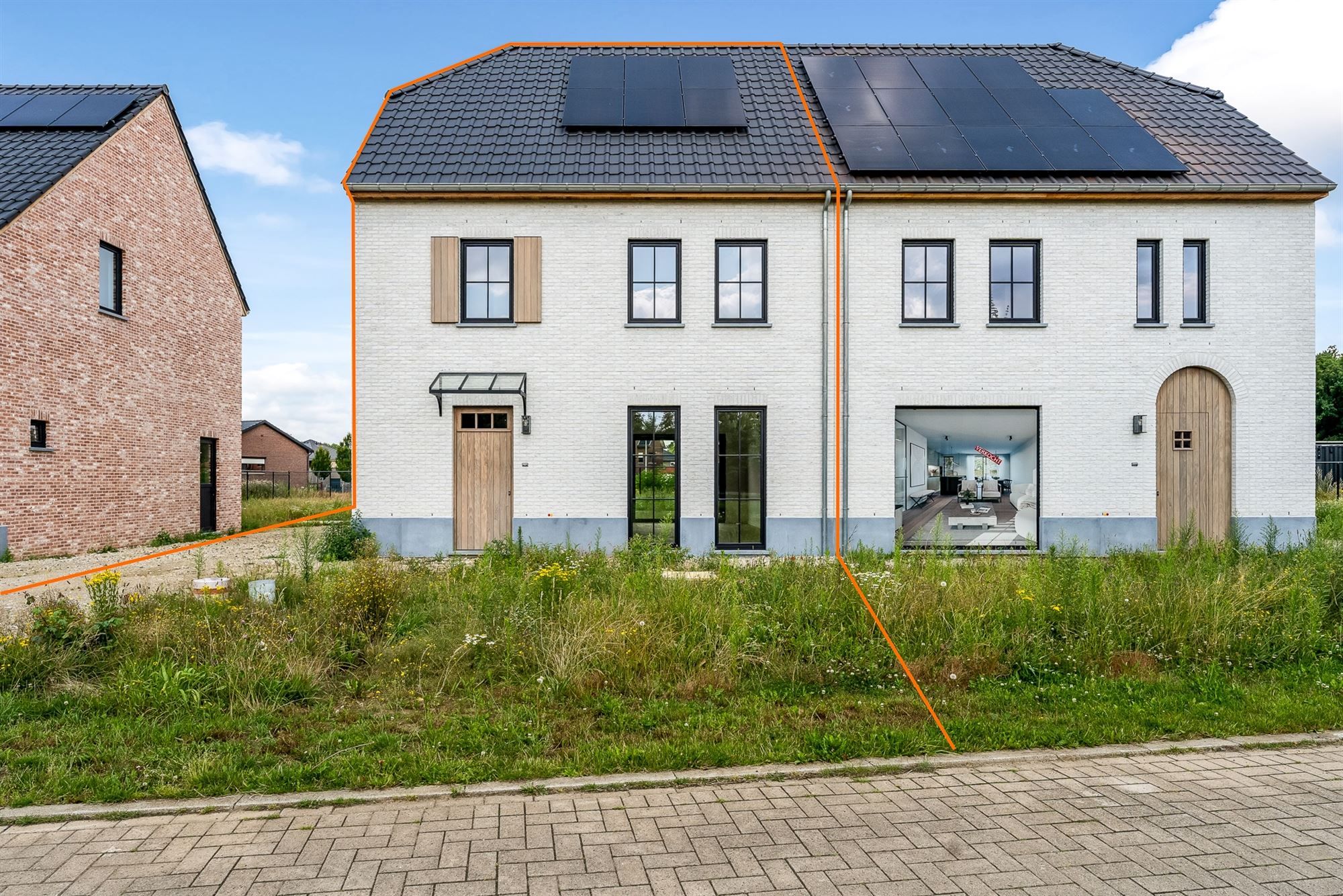 STIJLVOLLE EN VOLLEDIG AFGEWERKTE NIEUWBOUWWONING MET 3 SLAAPKAMERS UITERST RUSTIG GELEGEN TE OOSTHAM foto {{pictureIndex}}