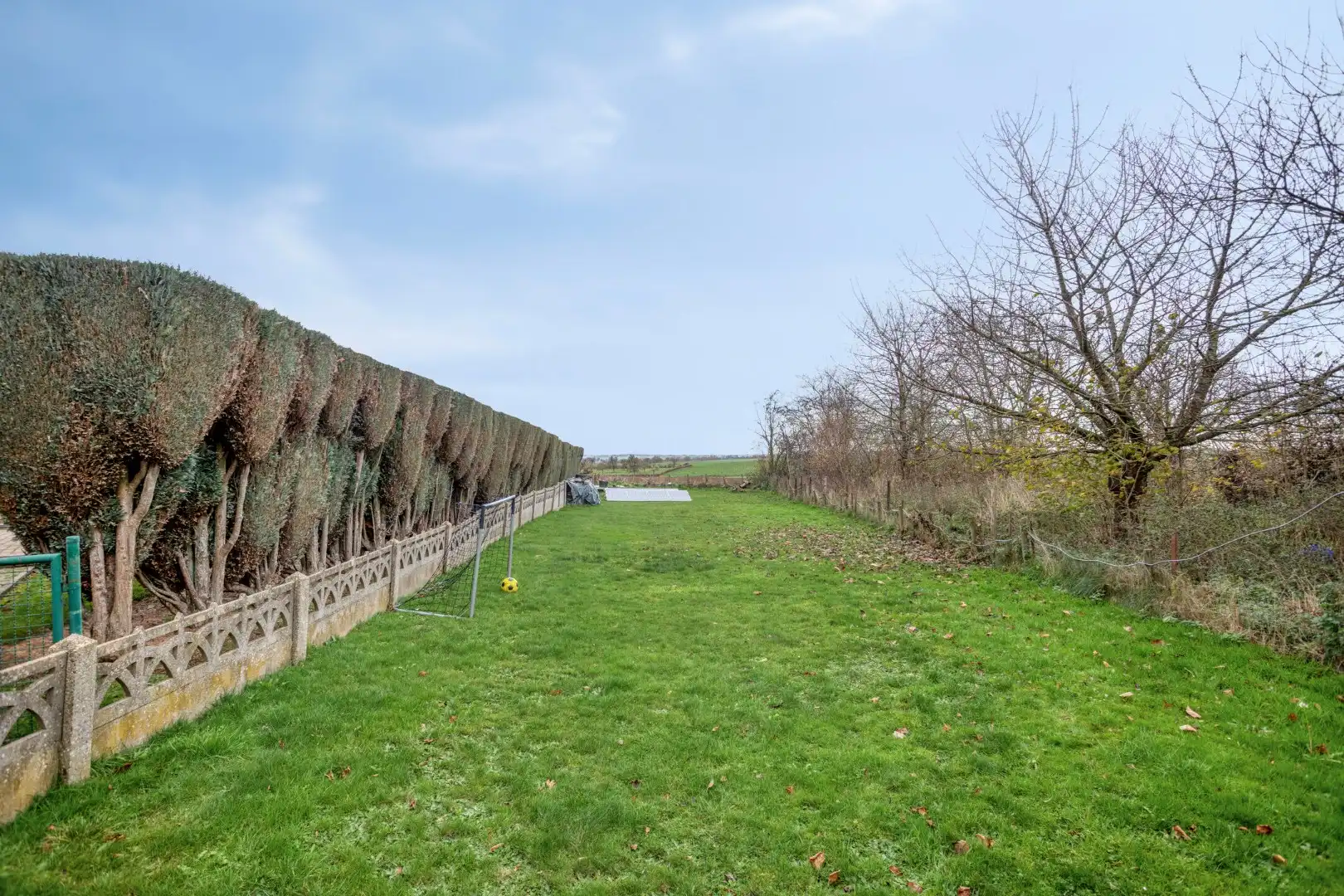 Rustig gelegen, vernieuwde woning met 4 slaapkamers en grote tuin foto 21