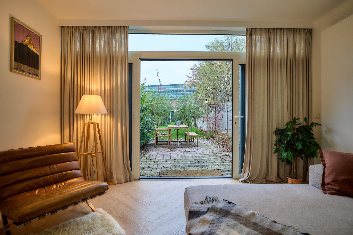 Gerenoveerde interbellum burgerwoning met 4 slaapkamers en grote tuin. foto 28