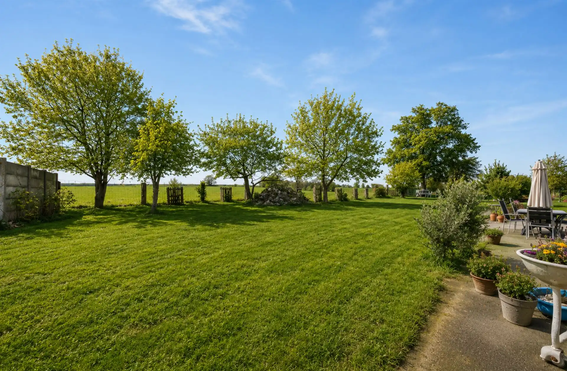 Ruime en energiezuinige woning met studio en tuin in Gaurain foto 12