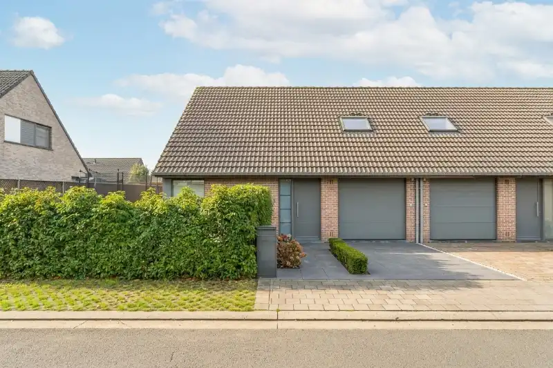 HOOGLEDE – Moderne gezinswoning met zonnige tuin en tal van extra’s! opp. 351 m² foto 3