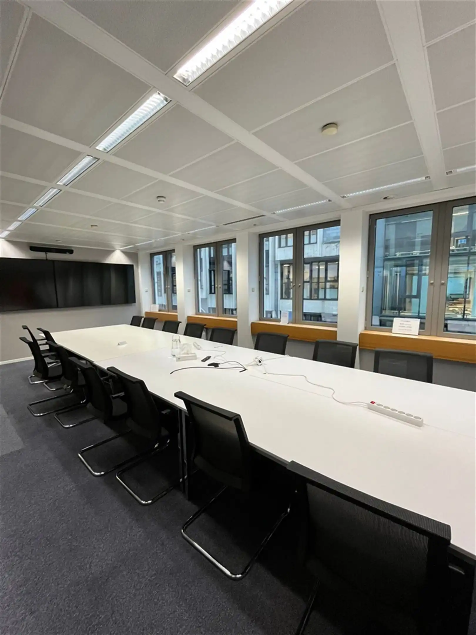 BELLIARD 12: 329m² beschikbaar foto 3