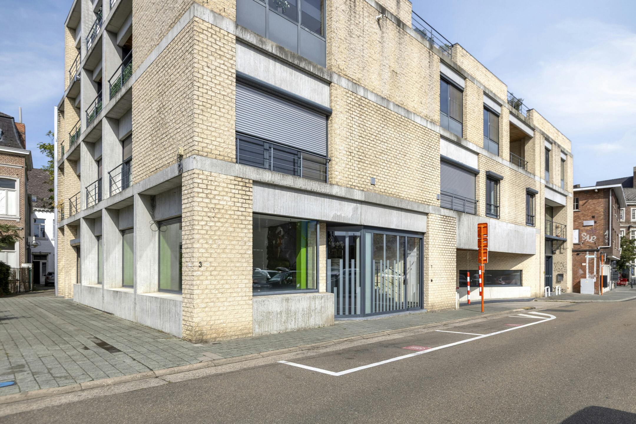 Commerciële ruimte van 428m2 in hartje Hasselt foto 2