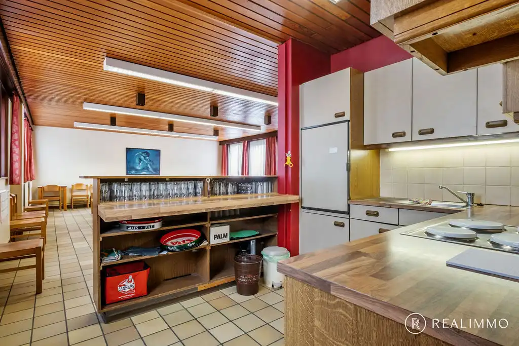 Polyvalente handelsruimte met ruime parking foto 9