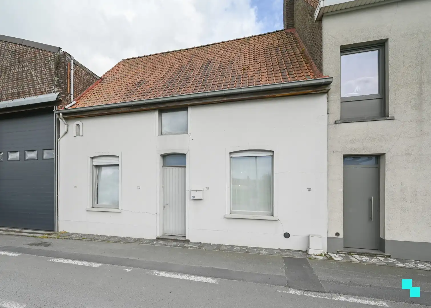 Gelijkvloerse woning met uitweg achteraan in Wielsbeke foto {{pictureIndex}}