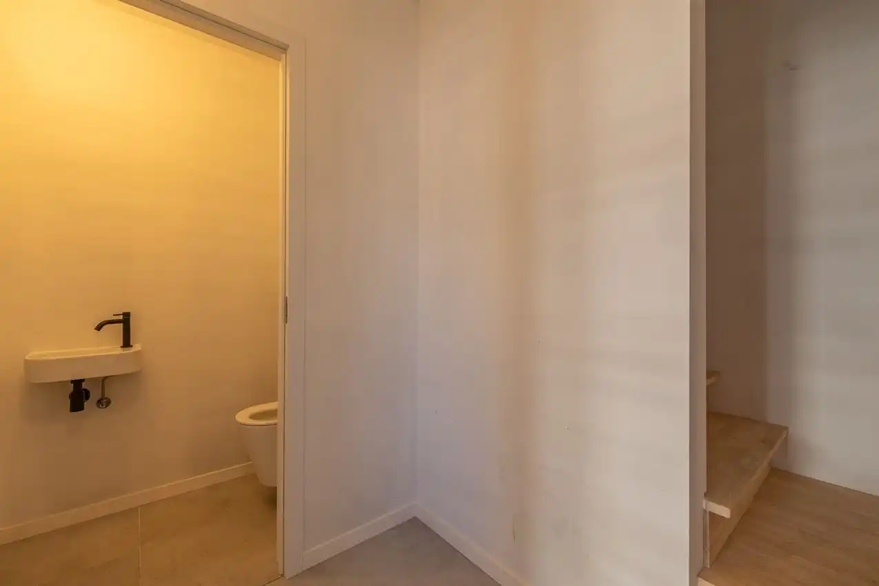 Kwalitatief afgewerkte nieuwbouwwoning met 3 slk. foto 40