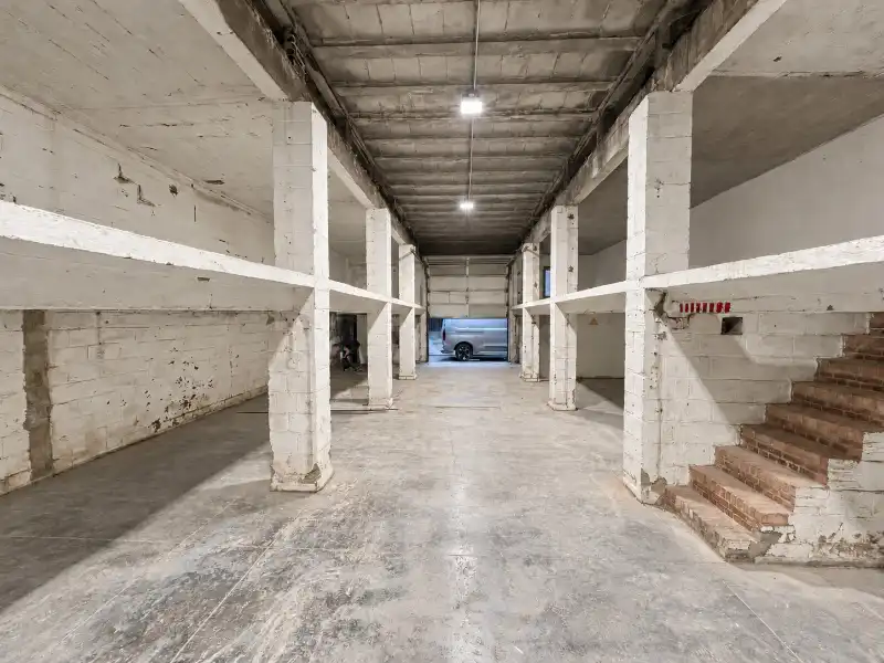Magazijn met mezzanine te koop nabij Gent en de R4 foto 3