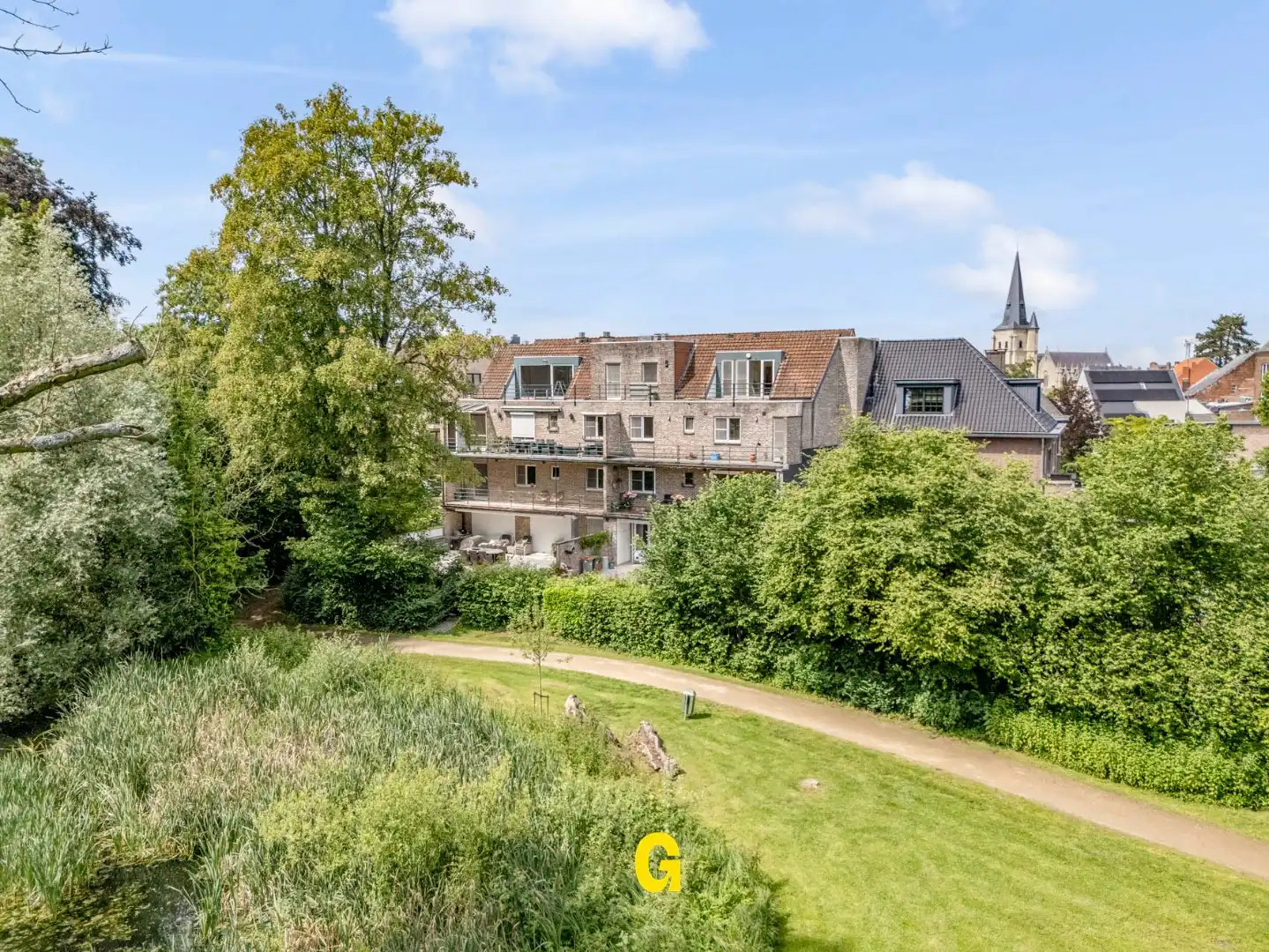 Uitstekend verzorgd 2-slaapkamer appartement in hartje Bilzen, met standplaats, kelderberging en terras met zicht op het Park van Haffmans foto 28
